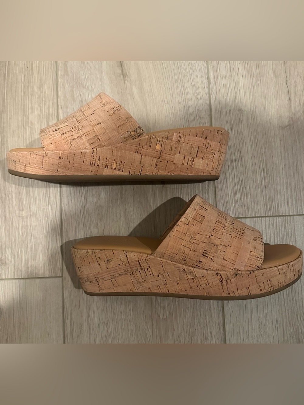 EUC-ROCKPORT- CORK WEDGE Sandals - Tan 7.5 WIDE - Picture 3 of 9